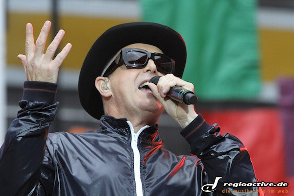 Neil Tennant von den Pet Shop Boys 2011 bei einem Auftritt in Hamburg.