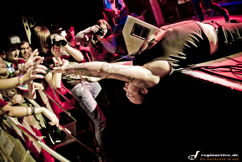 Alesana gründeten sich im Oktober 2004 in Raleigh, North Carolina und gelten als Post-Hardcore-Band.